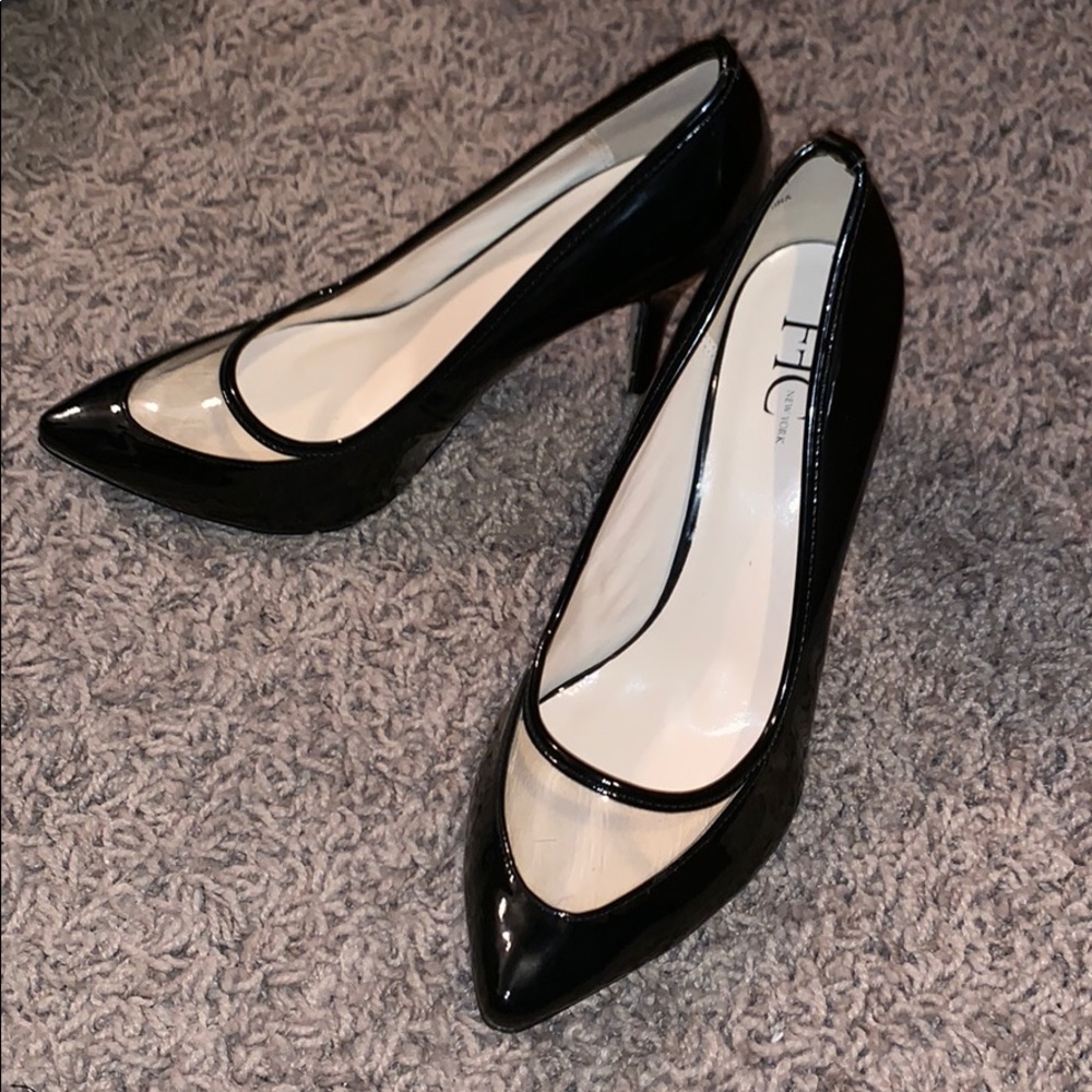 BLACK PATENT LEATHER PUMPS